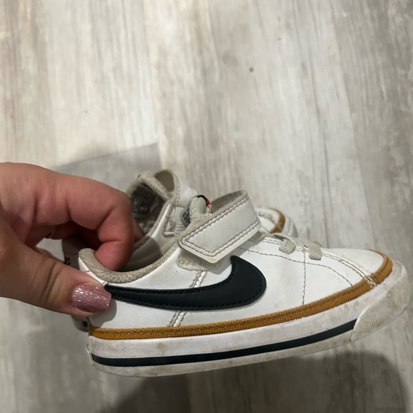 Nike Kids White and Brown Sneakers - Picture 2 of 6